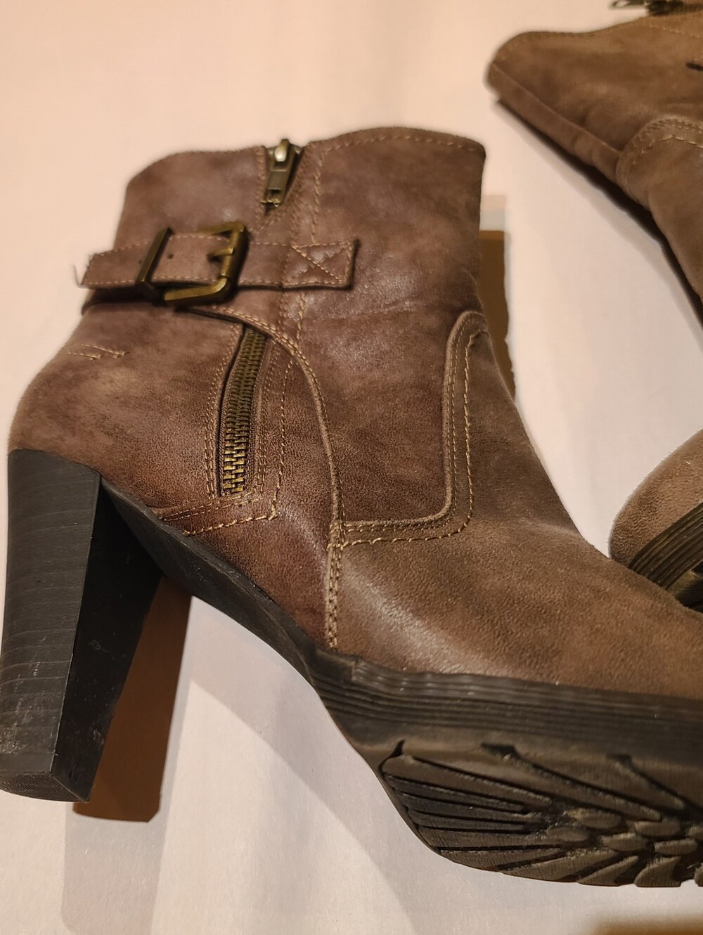 Women’s Brown Faux Leather Ankle Booties Round Toe Side Zip Buckle Sz 10M